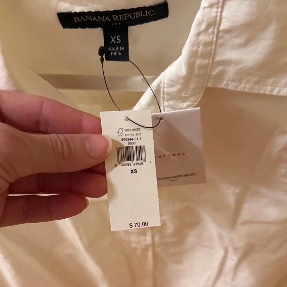 Banana Republic White Button Down Shirt - Picture 2 of 6